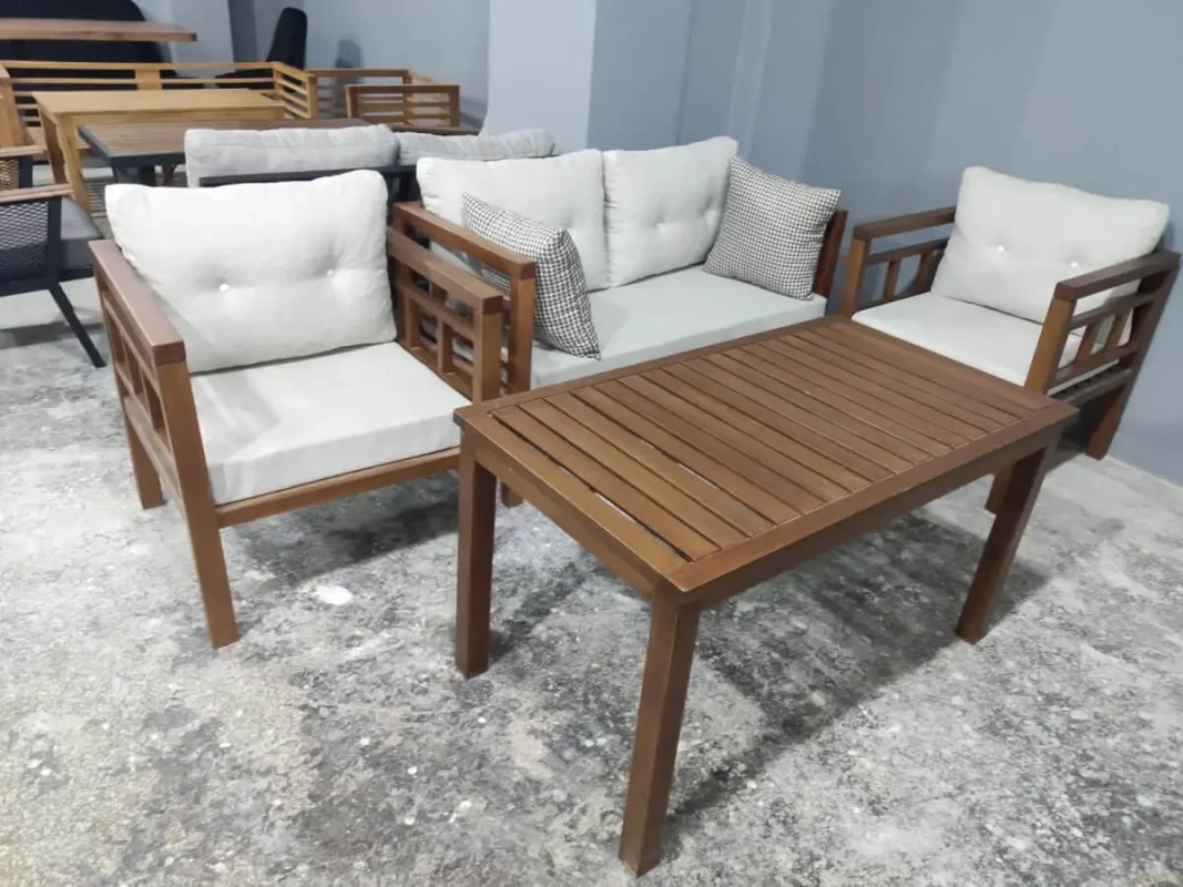 Cam balkon mobilya takımı 2li koltuk ve 2 tekli koltuk beyaz minder siyah beyaz kareli yastık ile